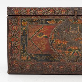 A Chinese chest, 20th century.