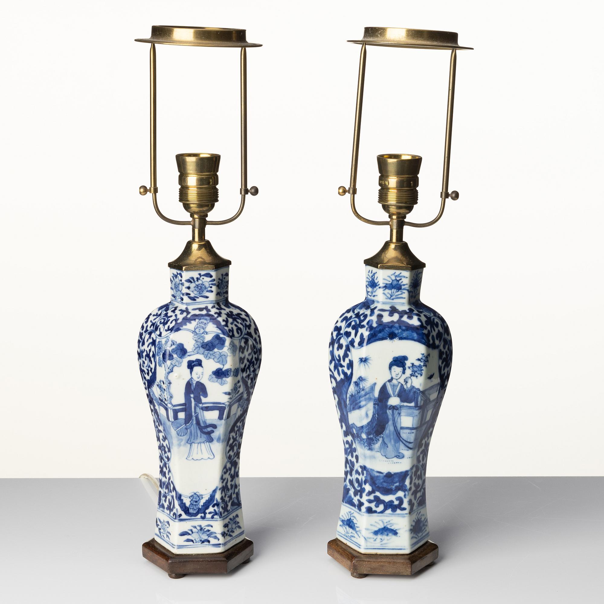 A pair of blue and white vases made in to table lamps, late Qing dynasty/circa 1900.