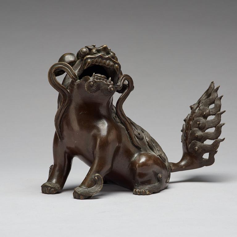 A bronze figure of a buddhist lion, Qing dynasty, 18/19th Century.