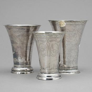 BÄGARE, 3 st, silver, bland annat Anders Hjulström, Köping, 1810. Total vikt ca 251g.