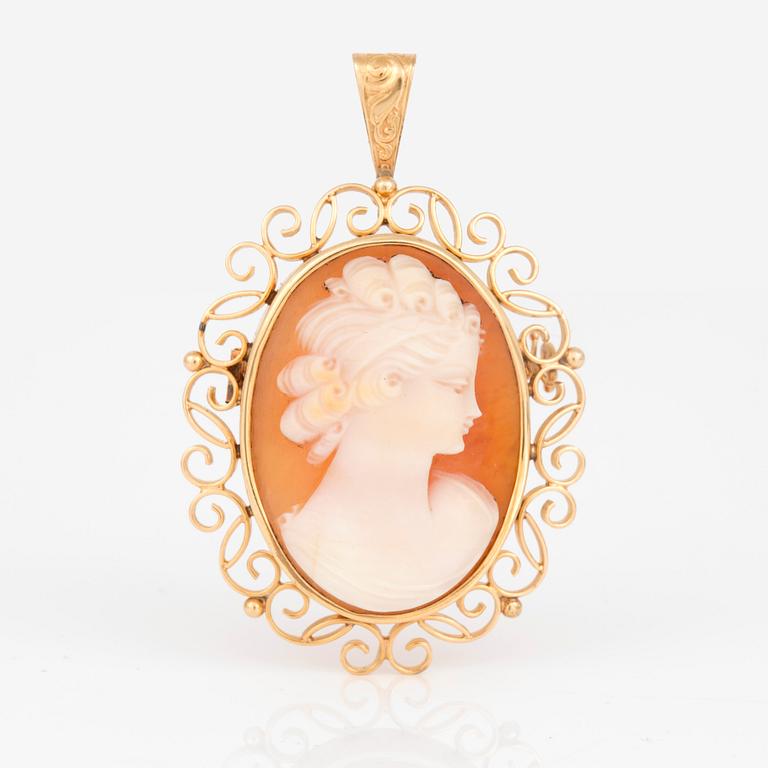 HÄNGE/BROSCH, 18K guld med snäckskalcamé, Stockholm 1948. Total vikt 8,73 g.