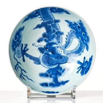 A blue and white four clawed  dragon bowl, Qing dynasty, 18th Century.