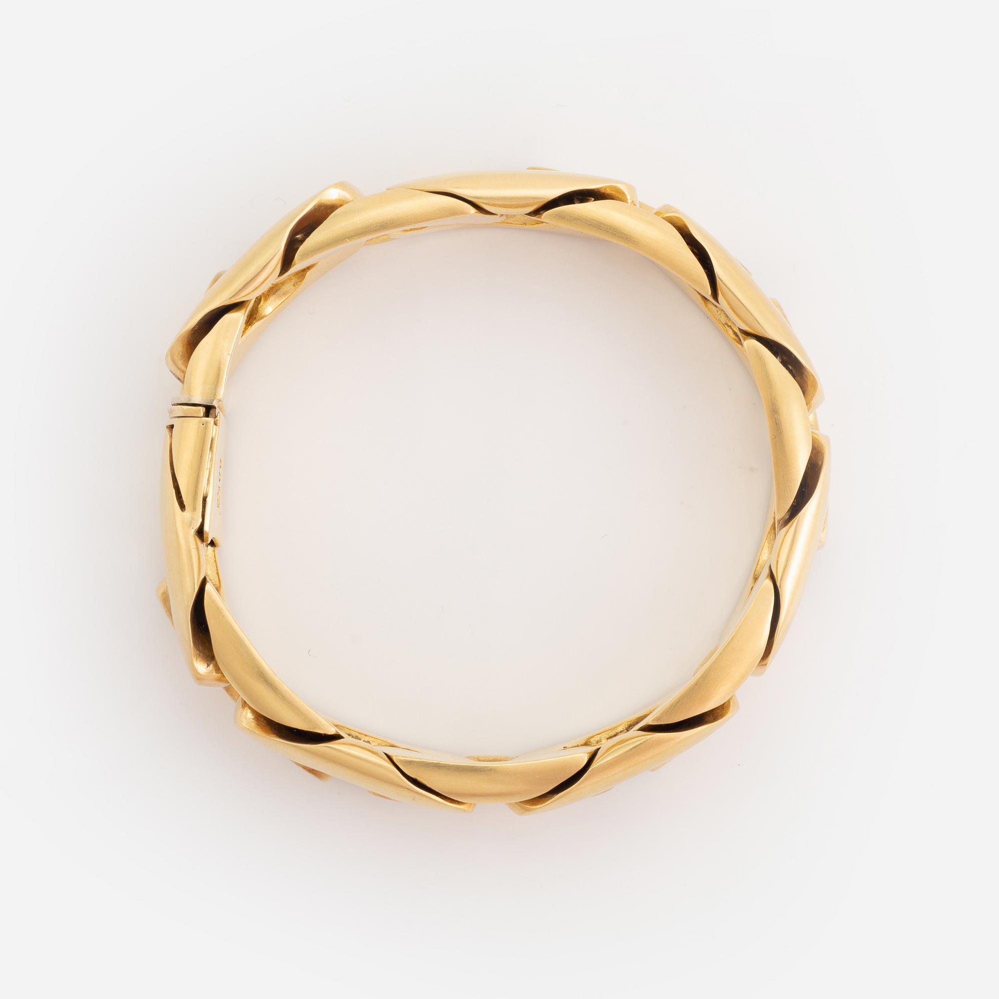An 18K gold necklace/bracelet combination.