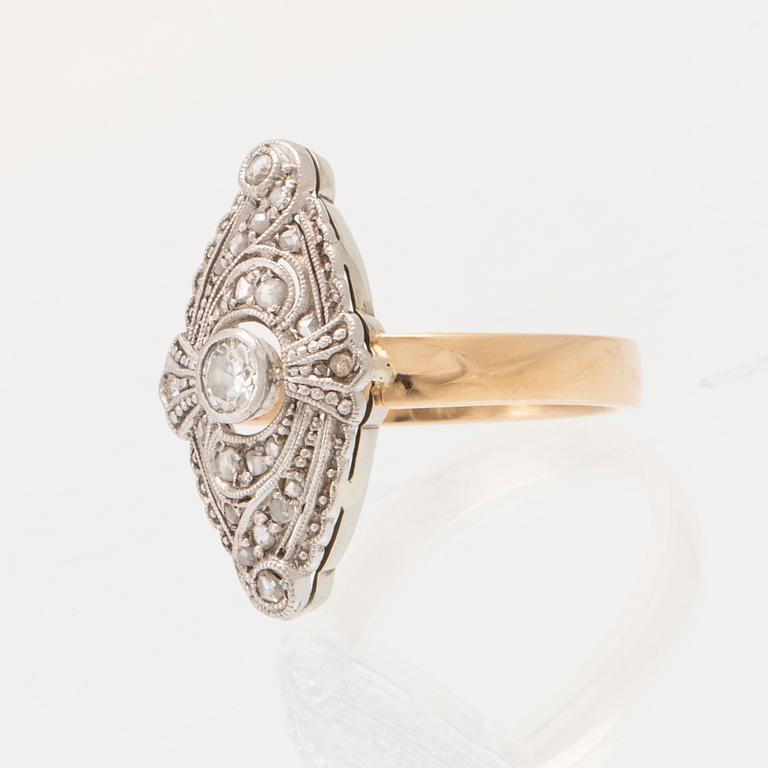 An Art Deco ring in 18K white and red gold set with rose-cut and old-cut diamonds.