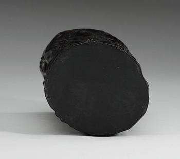 A Zitan brush pot, late Qing dynasty.