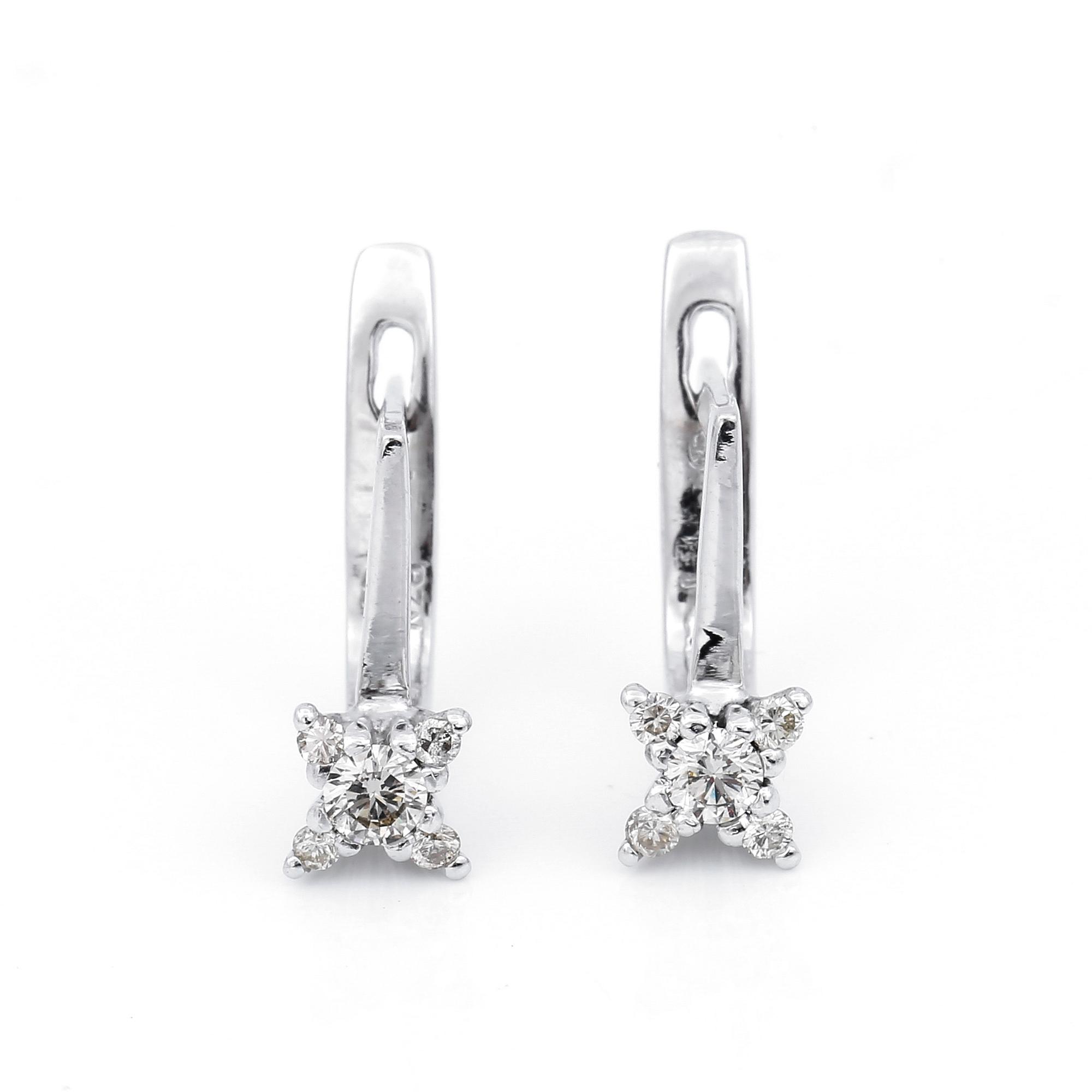 ÖRHÄNGEN, ett par, 14K vitguld med briljantslipade diamanter tot ca 0,42 ct. Vikt 3,9 gram.