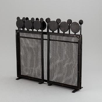 BERTIL VALLIEN, an iron fire guard, Boda Smide.