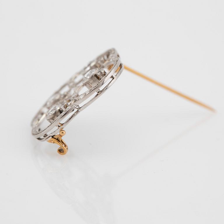 Brooch, 18k white gold openwork set with brilliant-cut diamonds.
