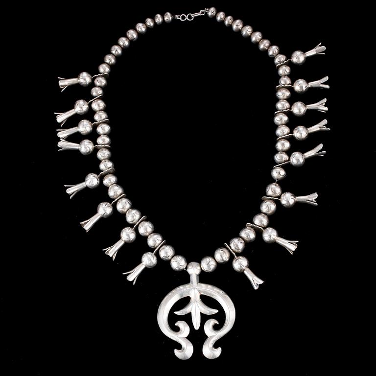 HALSSMYCKE, sterling silver. Vikt ca 190 gram.