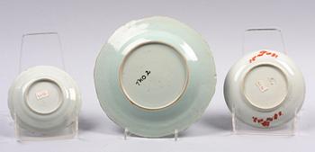 TALLRIKAR SAMT FAT, 5 delar, porslin, Qianlong, Kina, 1700-tal.