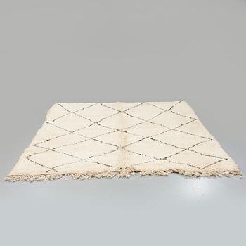 MATTA, Marocko, ca 282 x 238 cm.