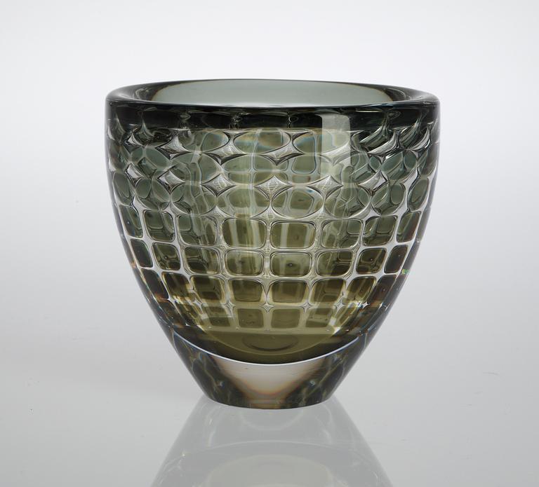 An Ingeborg Lundin 'ariel' glass vase, Orrefors 1962.