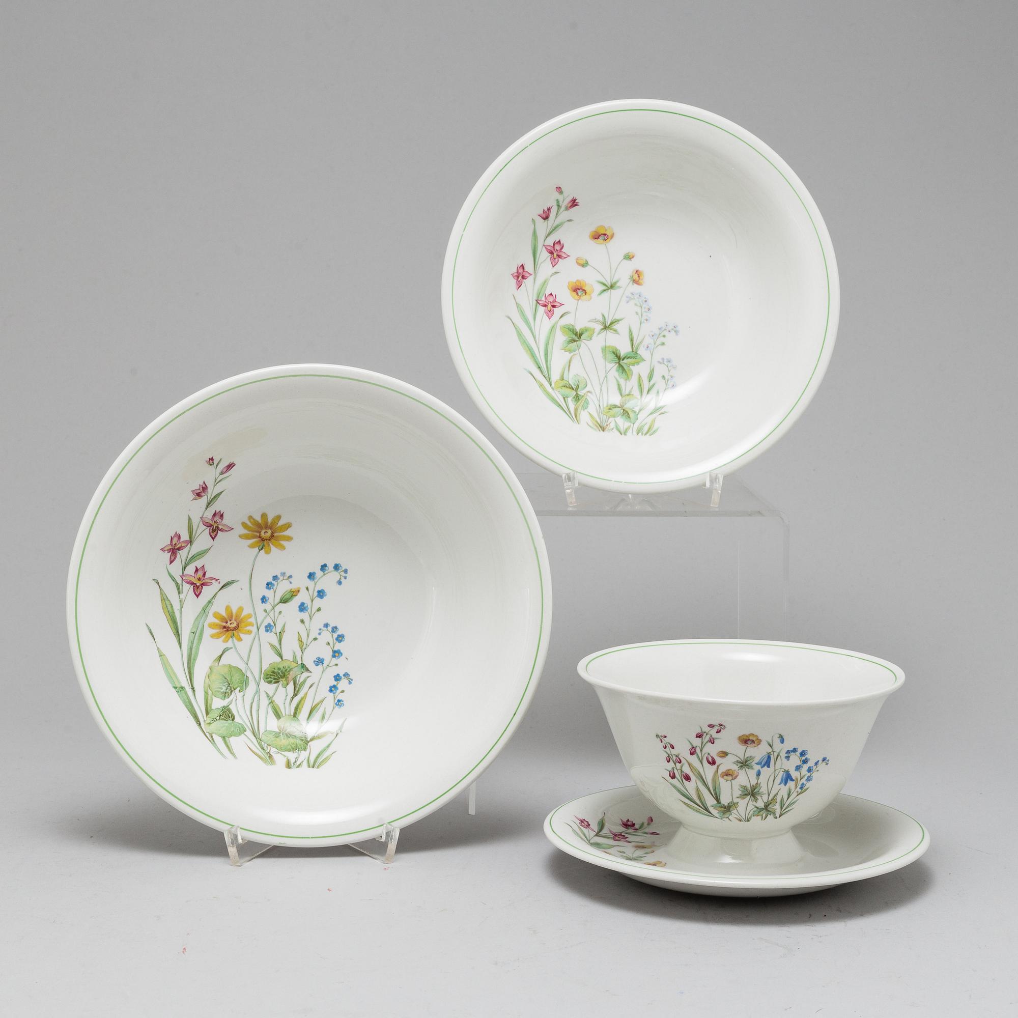 A part 'Vår' dinner creamware service, from Rörstrand (57 pieces).