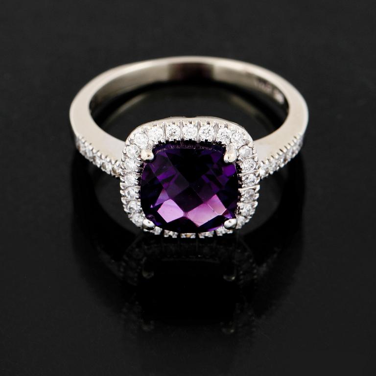 RING, 14K vitguld med checkerslipad ametist samt små briljantslipade diamanter. Vikt 3,6 g.