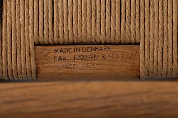 KARMSTOLAR, ett par "Y-stolen". Hans Wegner för Carl Hansen & son.