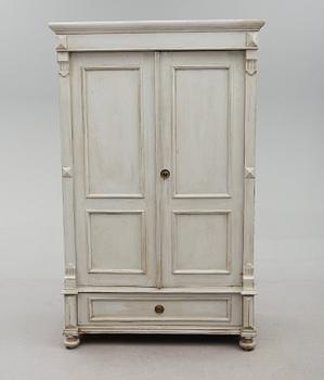 KLÄDSKÅP, omkring år 1900.