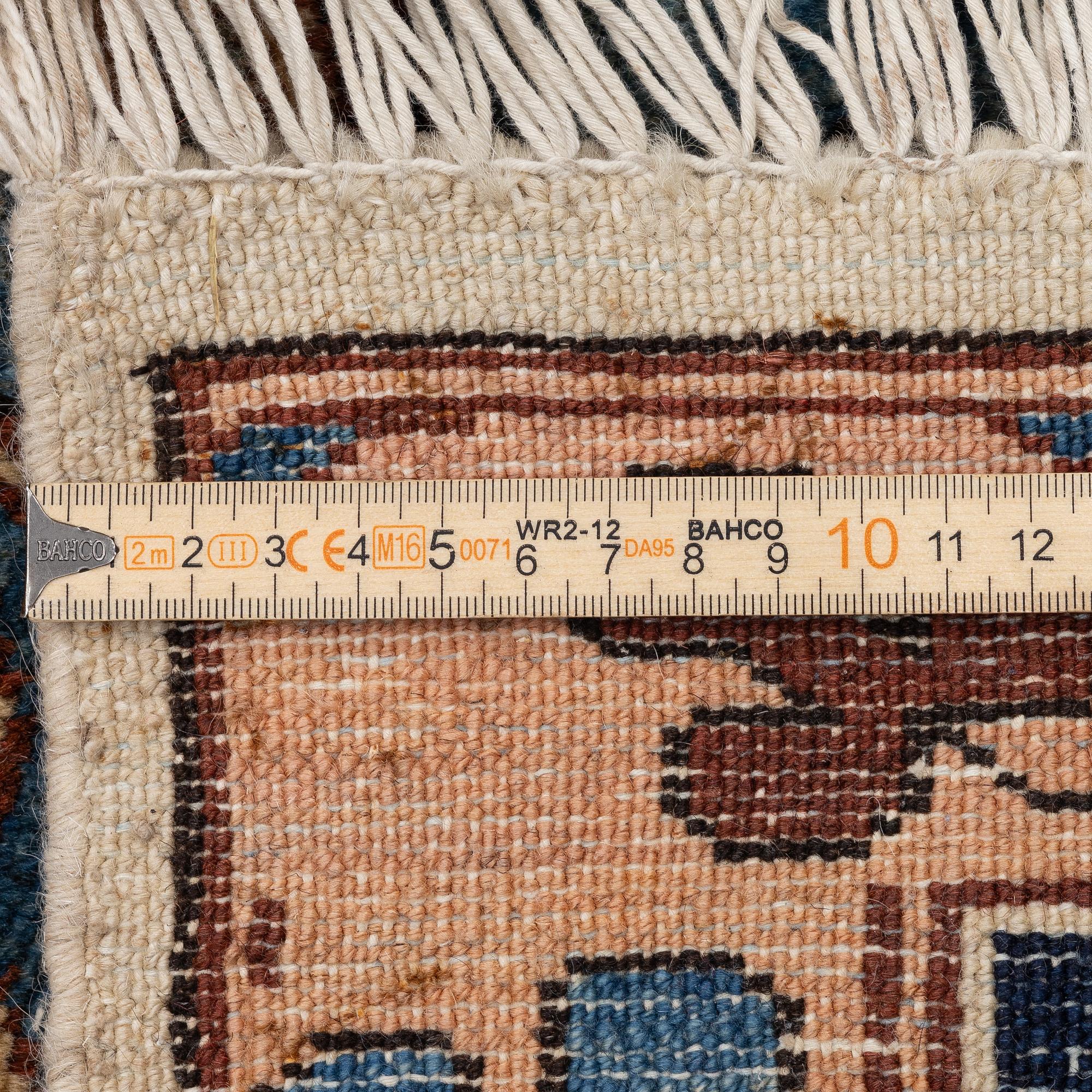 Matta Heriz, ca 365 x 350 cm.