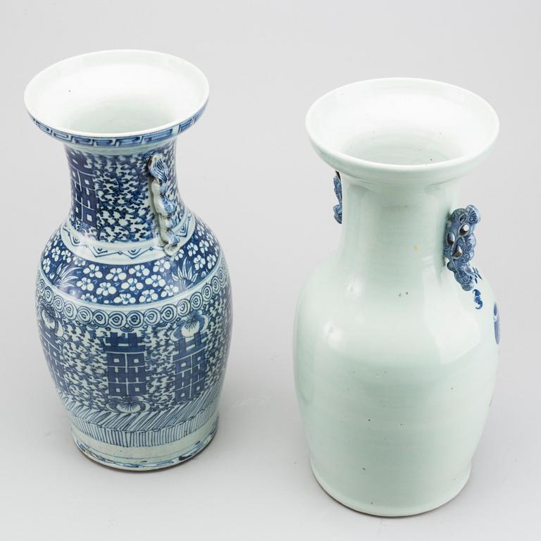 TWO CHINESE LATE QING VASES.