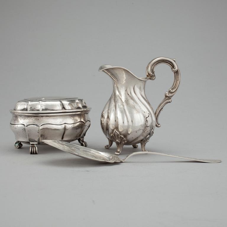 PARTI SILVER, 3 delar, bland annat sockerskrin av Jacob Ängman, GAB, Stockholm 1929. Vikt ca 558 gram.