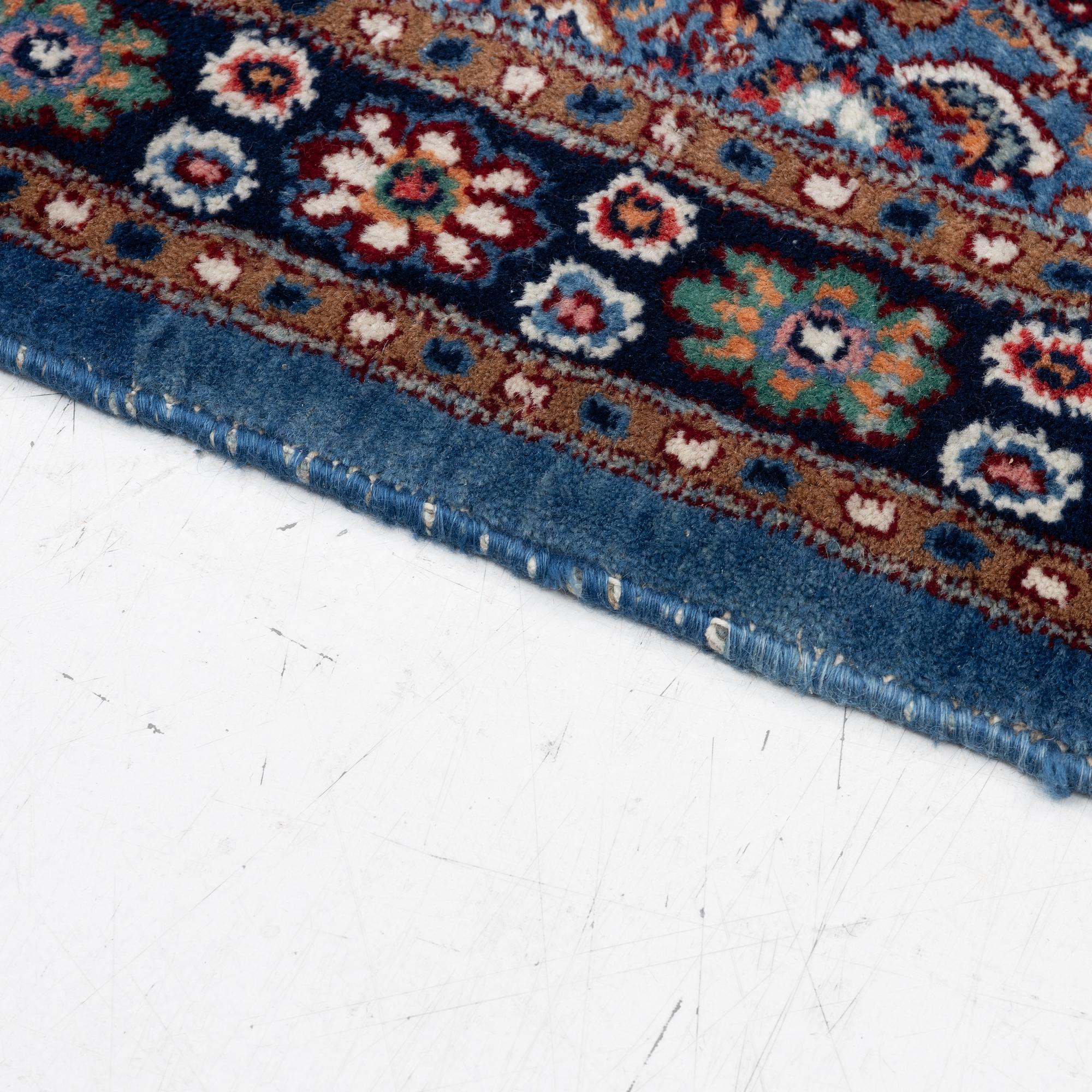 Matta, Meshed, ca 303 x 205 cm.