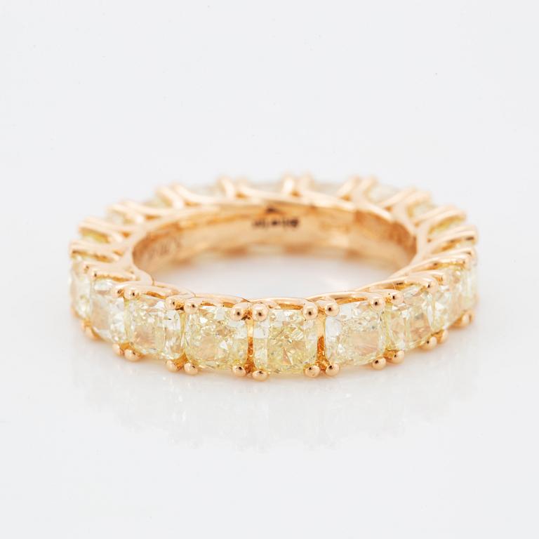 Alliansring, med cushionslipade gula diamanter.