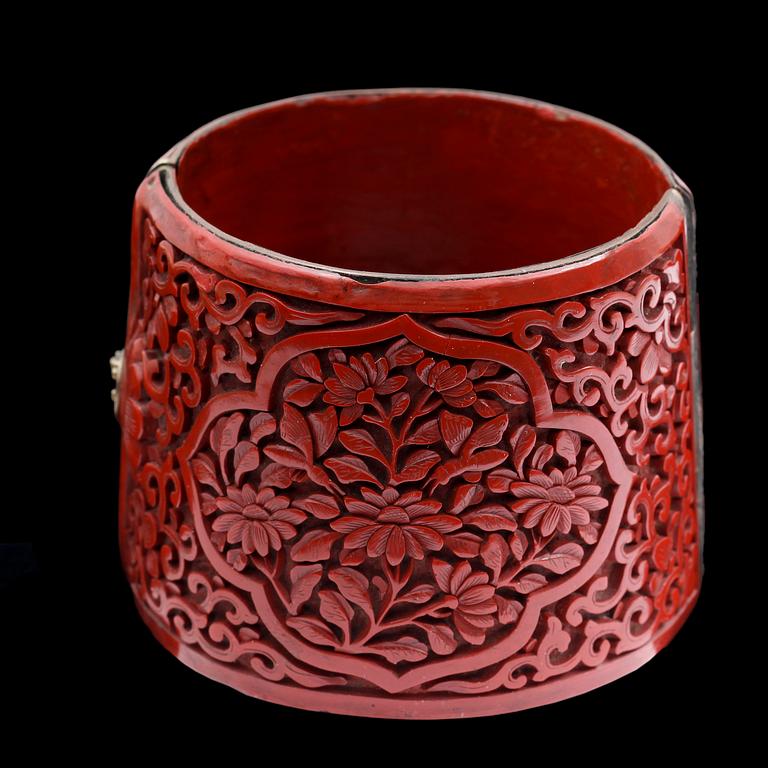 ARMRING, lackarbete och metall, Kina, 1900-tal.