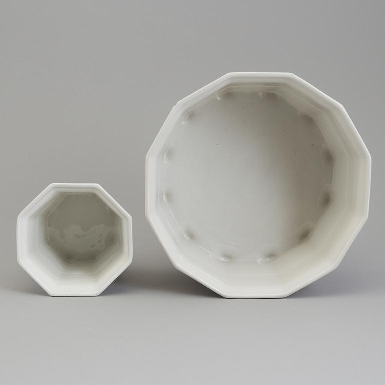 PRINS EUGEN, seven porcelain 'Waldemarsudde' flower pots, Gustavsberg.