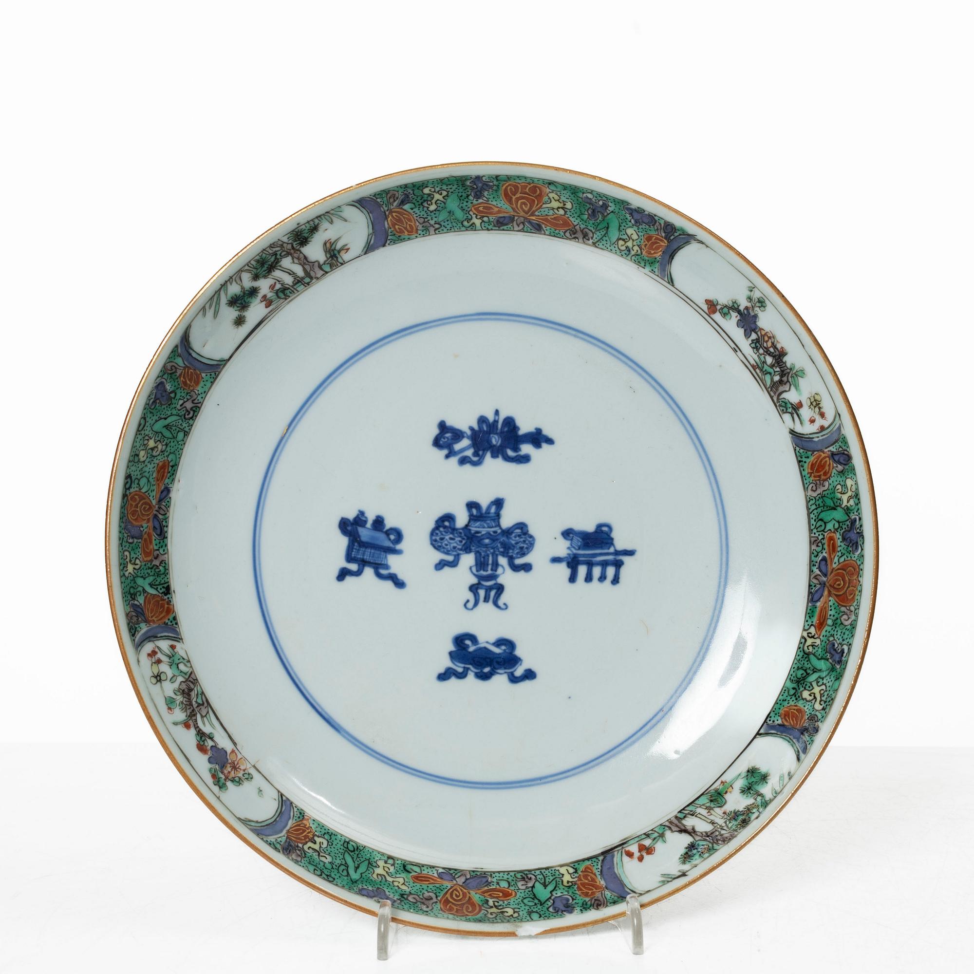 A pair of Chinese famille verte dishes, Qing dynasty, 18th century.