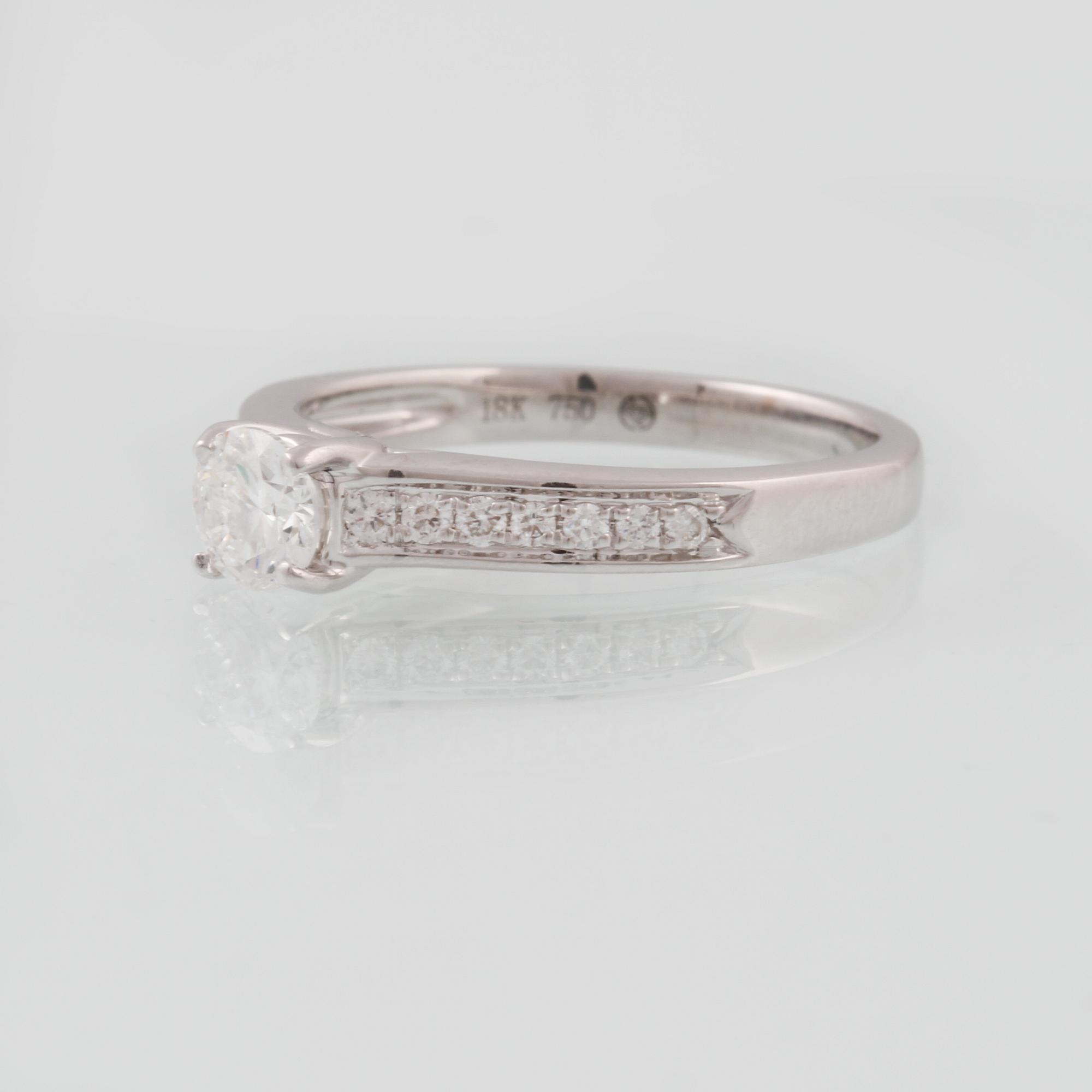 RING, 18K vitguld med briljantslipad diamant ca 0.42 ct. Vikt 3,5 gram.