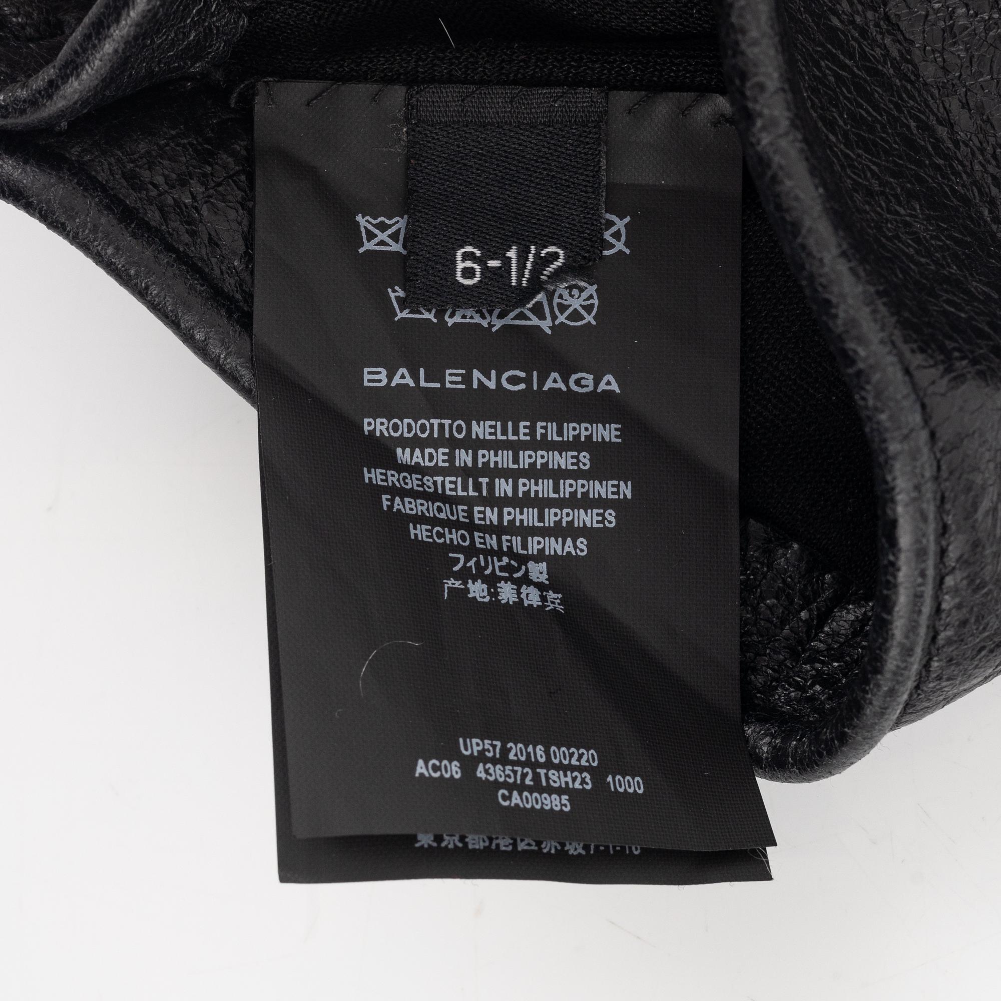 Balenciaga, a pair of gloves, size 6-½.