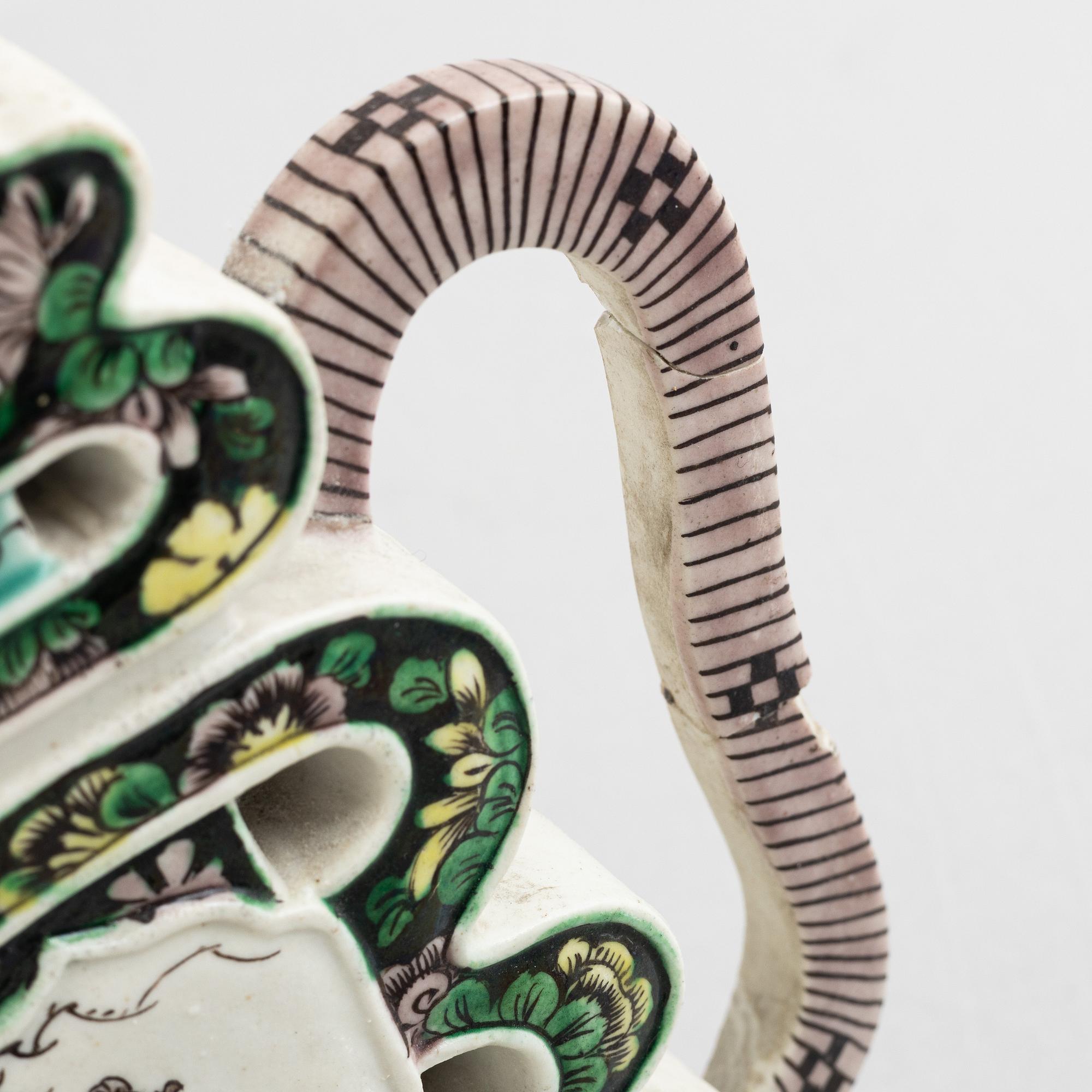A biscuit porcelain wine pot, late Qing dynasty.