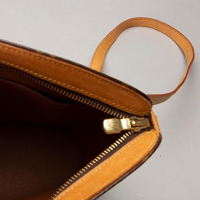 LOUIS VUITTON, cross body bag.