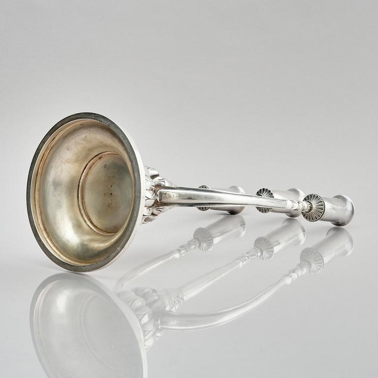 Georg Jensen, trearmad kandelaber, sterling silver, design Harald Nielsen, modell nr 595, Köpenhamn 1925-1932.