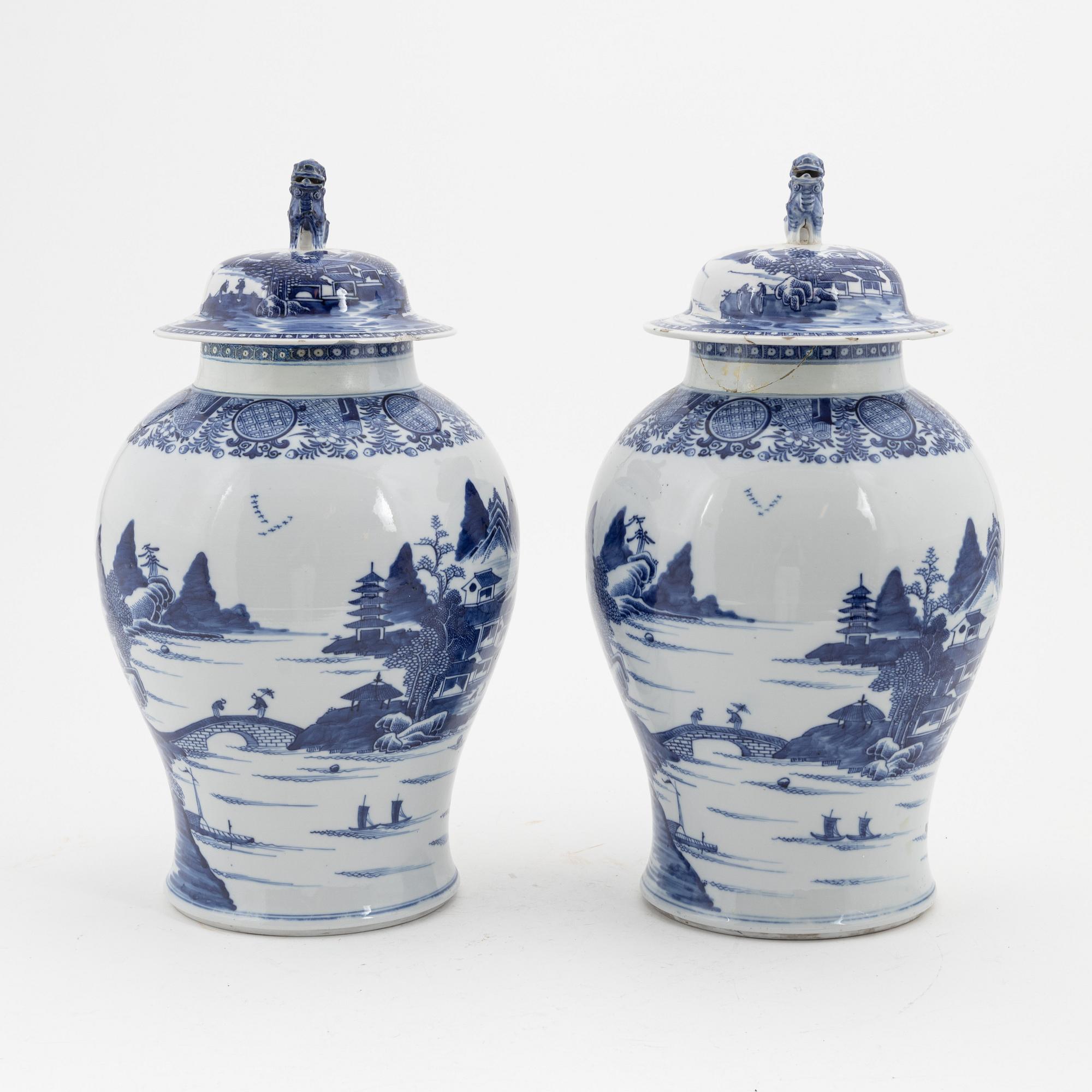 A pair of blue and white Chinese porcelain jars with covers. Qing dynasty, Qianlong (1736-95).