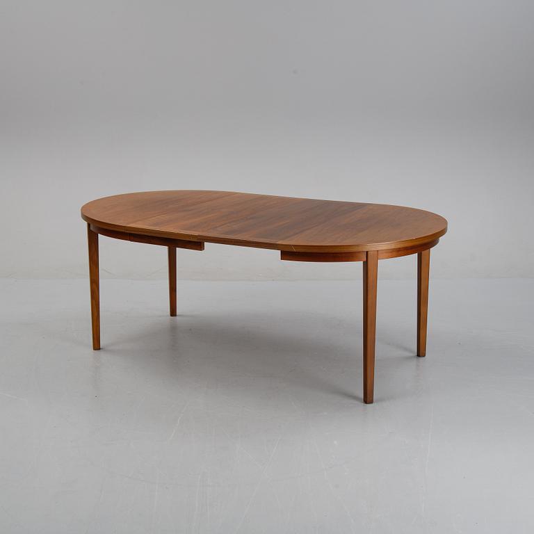 A mahogany veneer dining table, second half of the 20th century.
