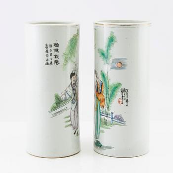 A set of two Chinese vases, 20th century.