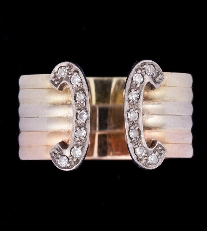 RING, 18K trefärgers guld, diamanter. 1982. Vikt ca 4 g.