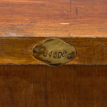 Vitrin / Skåp, modell Clifton ta Fritzies tillverkare Club Vintage Interiors 2011-2017.