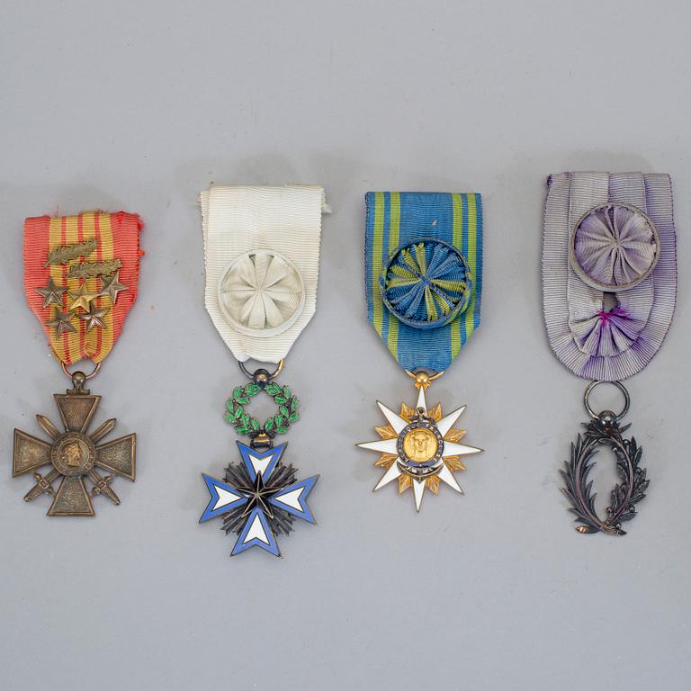 FRANSKA ORDNAR OCH MEDALJER, 4 st, bla Order of the Black Star, Benin.