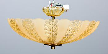 TAKLAMPA, glas. Orrefors. 1900-talets andra hälft. Diam 48, h ca 25.