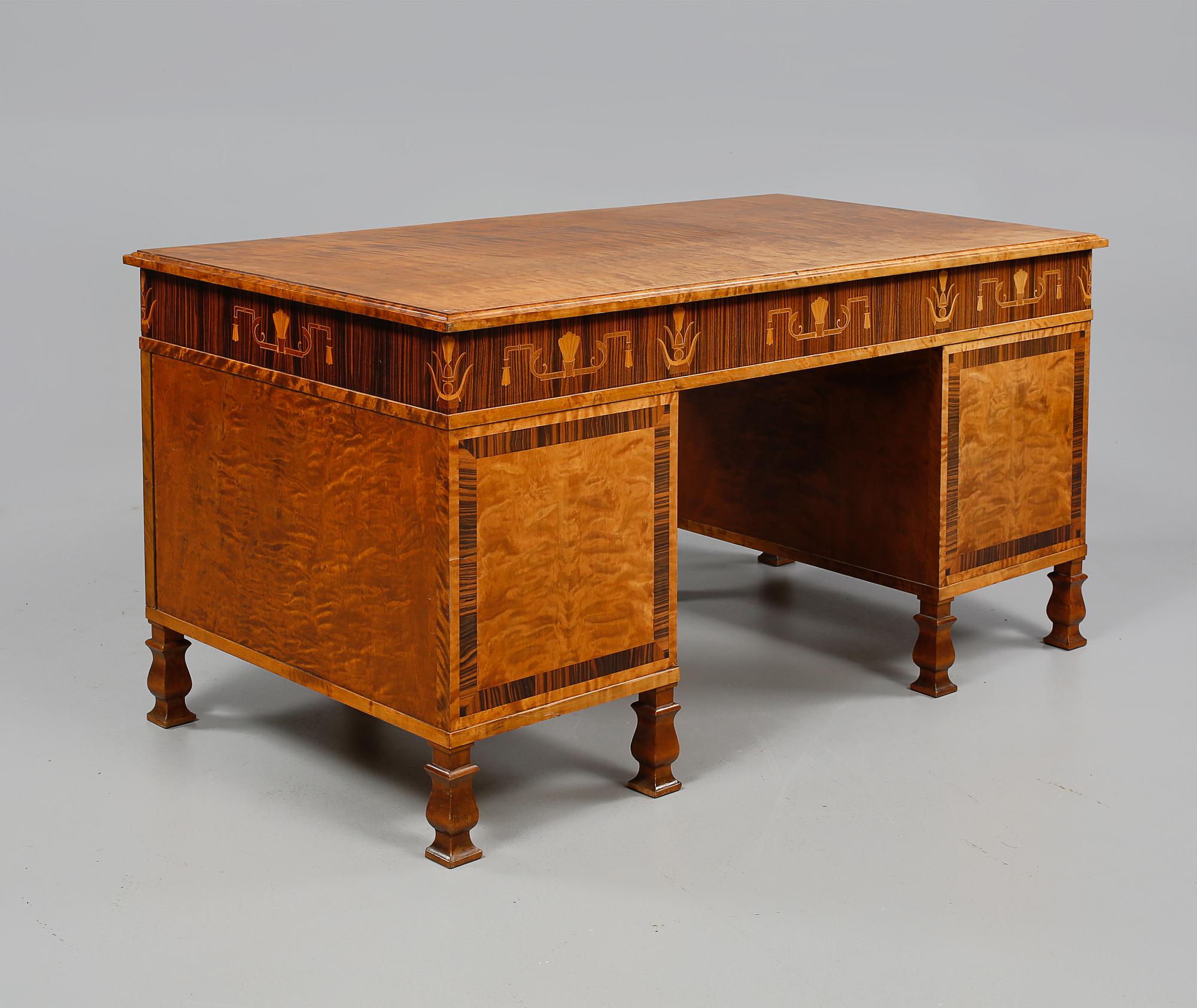 SKRIVBORD, 1900-talets andra kvartal.