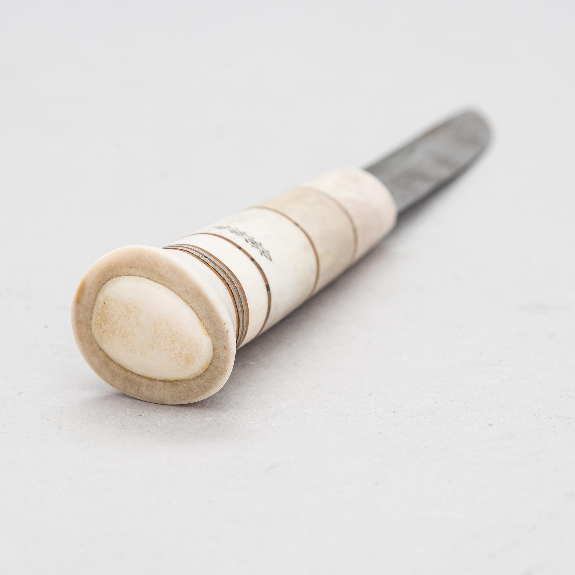 Sarvipuukko, signeerattu Hans Carlsten, saamenkäsityö / duodji, 1900-luvun toinen puolisko.