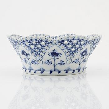 Royal Copenhagen, Gallerskål, porslin, Modellnummer 1061 "Musselmalet", helblonde, Danmark, 1894-1922.