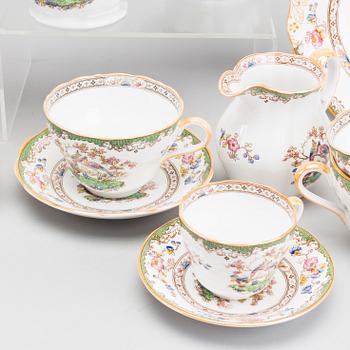 An english mid 20th century coffee and tea bone china "Eden", Spode service set. 52 parts.