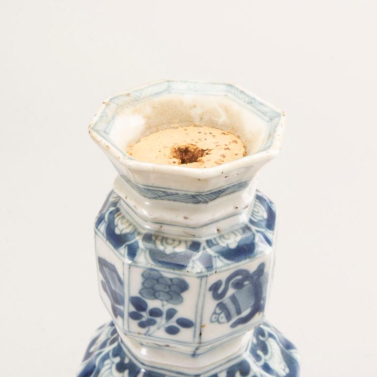 Vase, porcelain. Qing Dynasty, Kangxi (1662-1722).