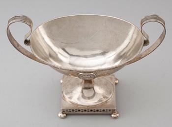 STRÖSOCKERSKÅL, silver, C.G Hallberg, Stockholm 1905. Vikt ca 612 g.
