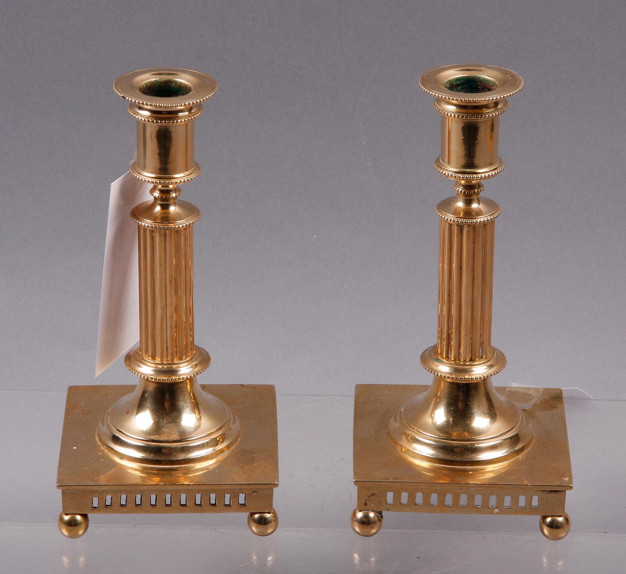 KOLONNLJUSSTAKAR, ett par, mässing. Skultuna, No 82.