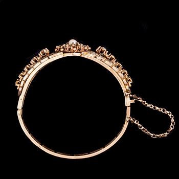 ARMSMYCKE, 8K guld, pärla, rosenslipade diamanter totalt ca 1,90 ct. Vikt ca 36 g.
