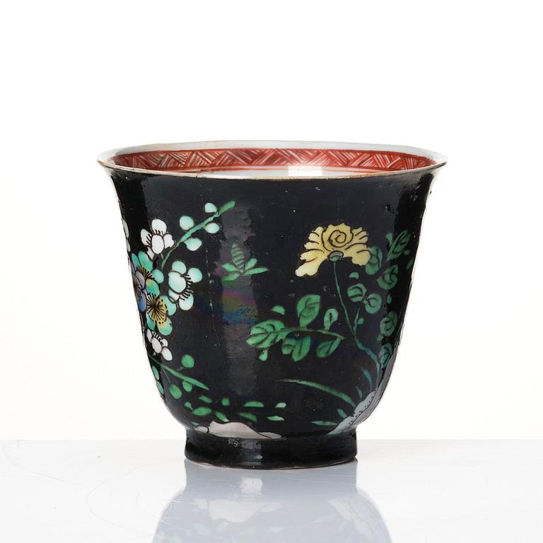 A famille noire cup, Qing dynasty, Kangxi (1662-1722).