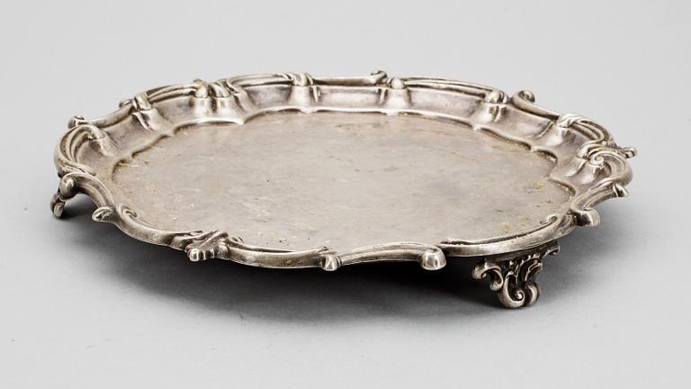 SALVER, silver. Sheffield, England, Mappin & Webb. 1899-1900. Totalvikt 522 g.